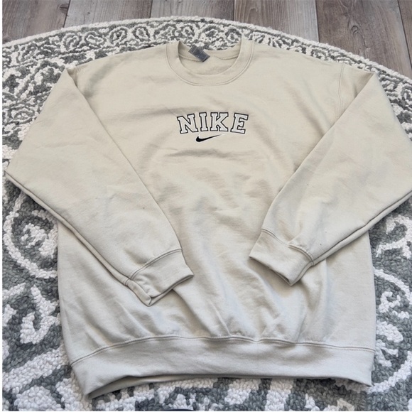 Classic Nike Spellout Crewneck - Picture 4 of 5